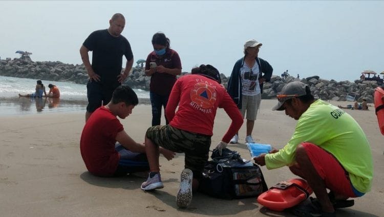 Rescatan de ahogarse a familia de Monterrey