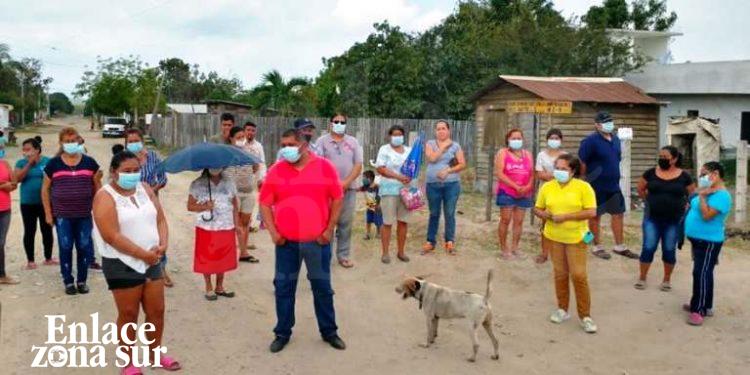 Familias del Monte de Los Olivos claman energía eléctrica, drenaje y escrituras.