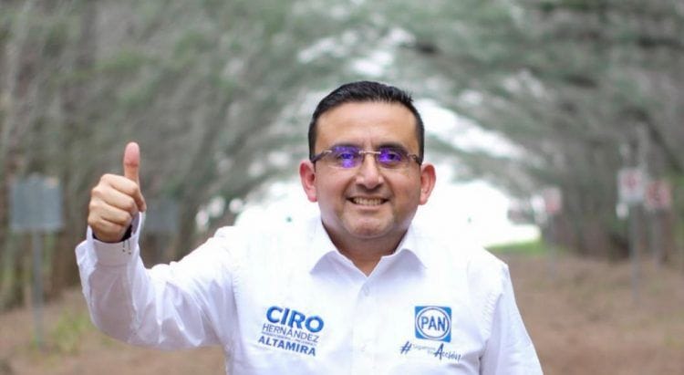 Registra PAN candidatura de Ciro Hernández
