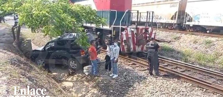 Imprudente sexagenario salva la vida tras intentar ganarle el paso al tren.