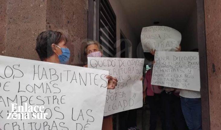 Se manifiestan contra ITAVU por escrituración de predios