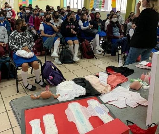 Imparten platicas de salud menstrual