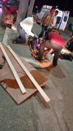 EBRIO CONDUCTOR ESTRELLA SU CAMIONETA CONTRA POSTE DEL C4