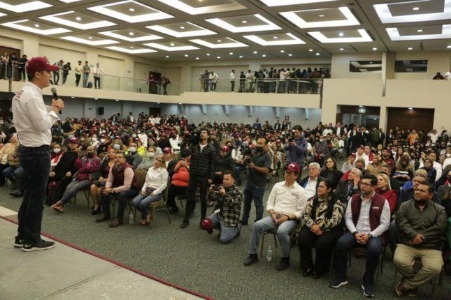 Universitarios están con JR