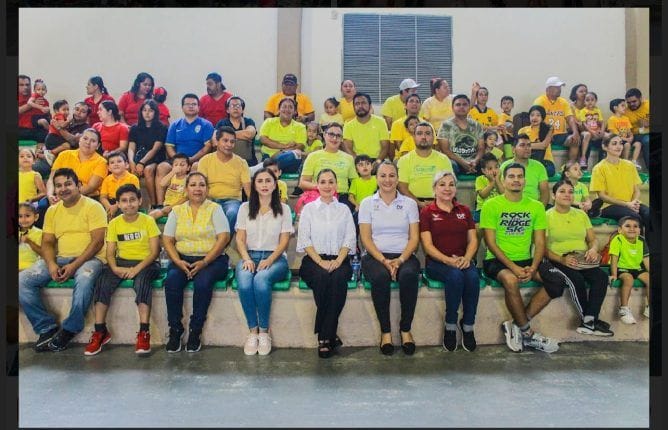 Celebran con actividad deportiva el CENDI DIF Madero a papá y mamá