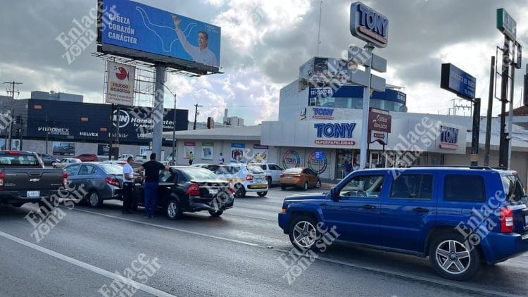 UN MASCULINO LESIONADO POR CARAMBOLA EN AV HIDALGO.