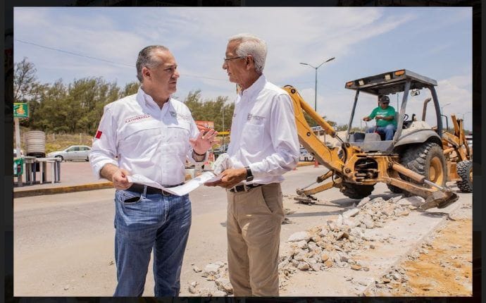 Constata Adrián Oseguera trabajos de la Construcción del Dren Pluvial en la Colonia La Barra