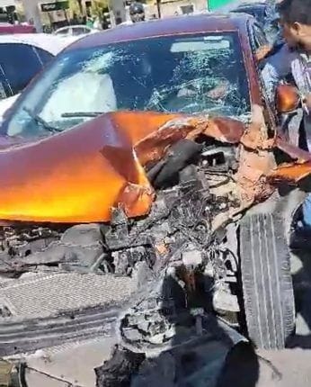 ENDEUDADO DE POR VIDA! Choca 15 vehículos, deja dos hospitalizados, se asusta y reza el padre nuestro.