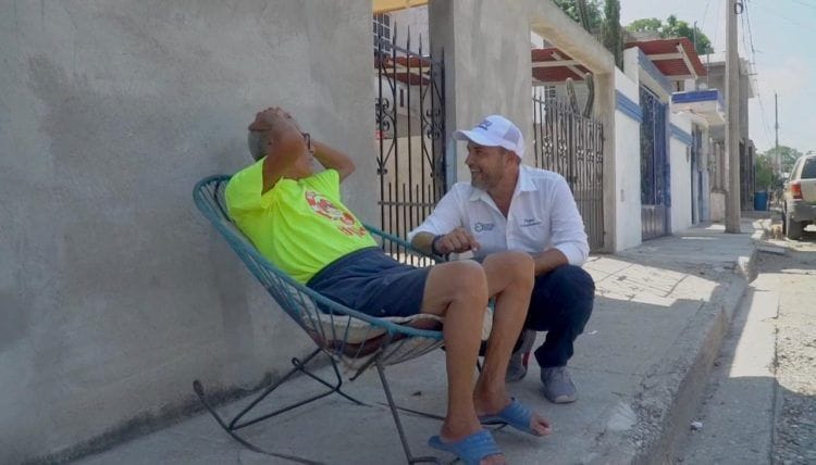 Lleva Pepe Scheckaibán jornada de limpieza y descacharrización a la colonia Del Bosque