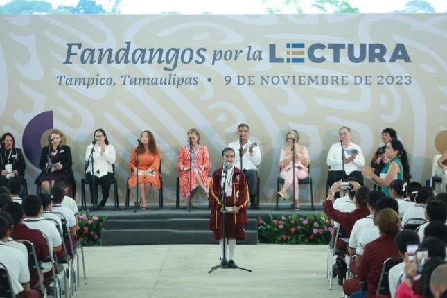 Leer para fortalecer la transformación, pide Américo a estudiantes