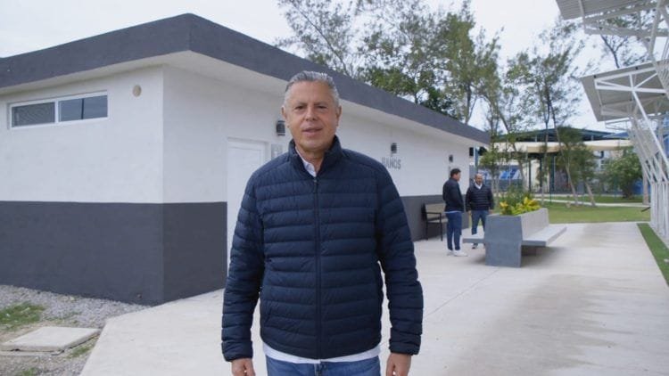 Construyen Moderno Módulo de Bañosy Vestidores en el Campo Joaquín Badillo
