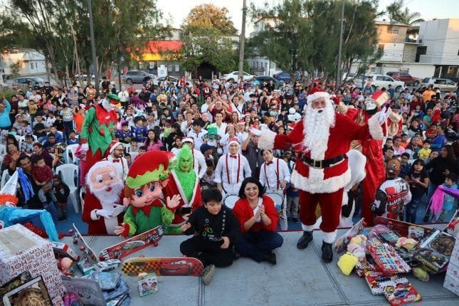 Festeja Úrsula Salazar Posada en la Colonia Tamaulipas