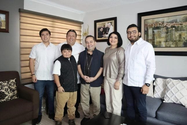 OBISPO DE TAMPICO CONVIVIÓ CON ÚRSULA SALAZAR