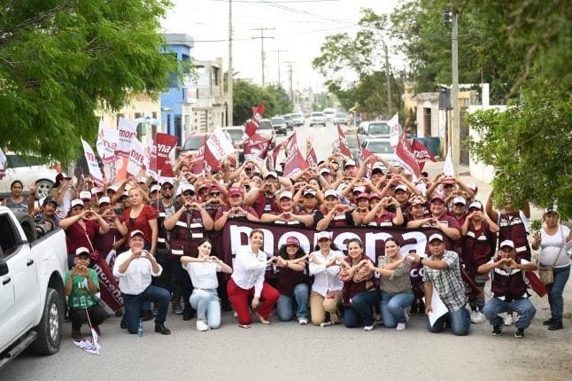 Casa por casa, Olga Sosa lleva el mensaje del bienestar que significa Morena.