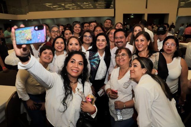 Escucha Mónica Villarreal Anaya necesidades del sector educativo