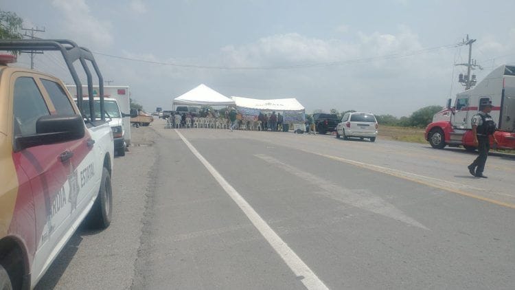 Alerta: Manifestantes cierran vialidad en Carretera Victoria-Matamoros a la altura de San Fernando