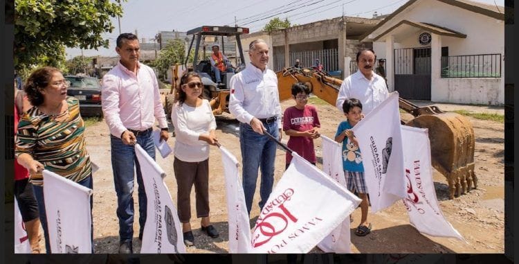 A pasos acelerados seguimos mejorando más vialidades: Adrián Oseguera