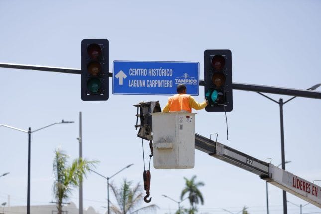 Seguimos modernizando la red de semáforos en Tampico: Chucho Nader